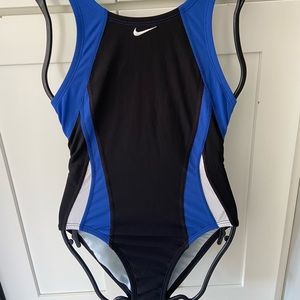 Girl Nike one piece swimsuit size 26/ Girls 10